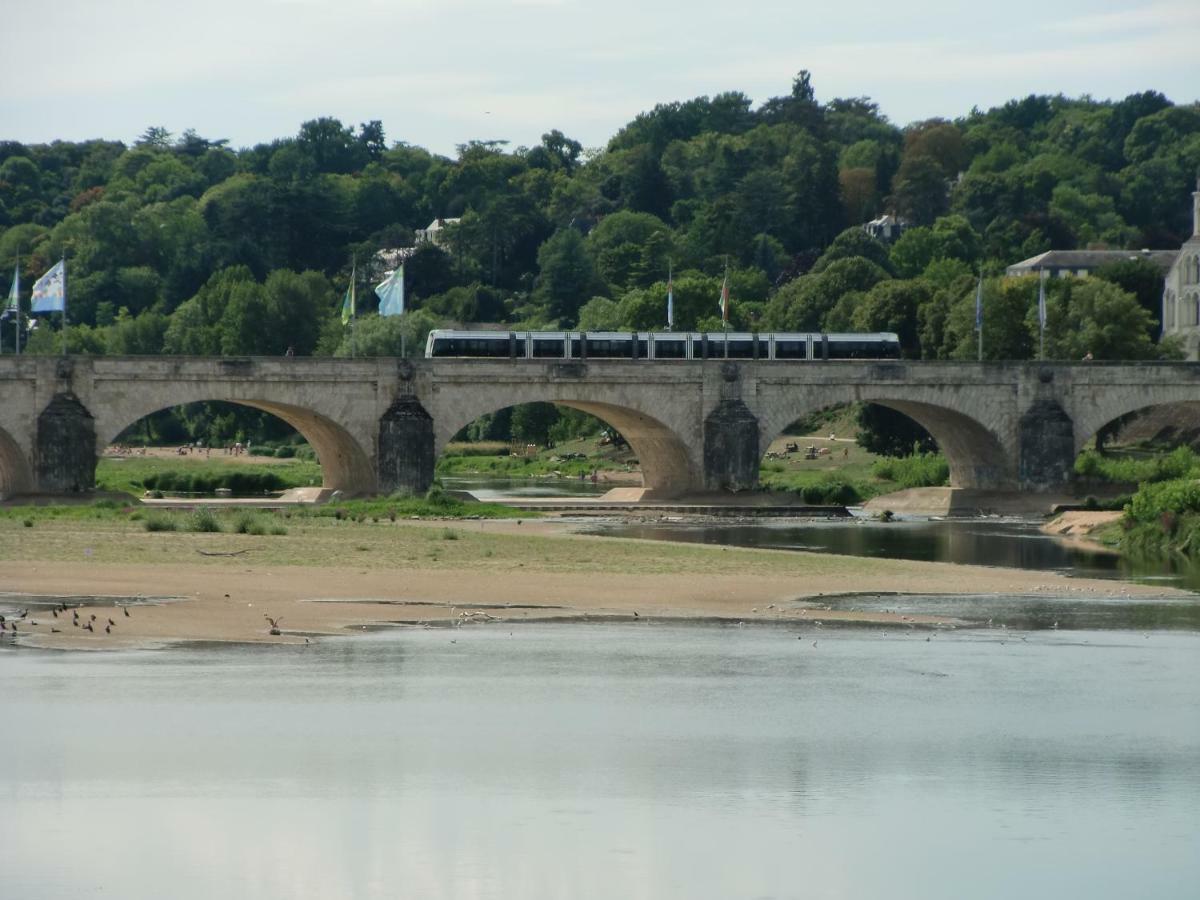 Git'Appart Au Bord De Loire Tours Buitenkant foto